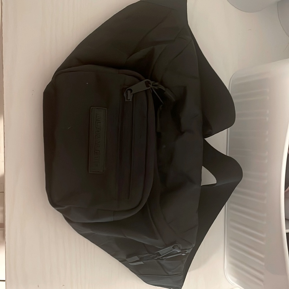 Alphalete Voyager Crossbody